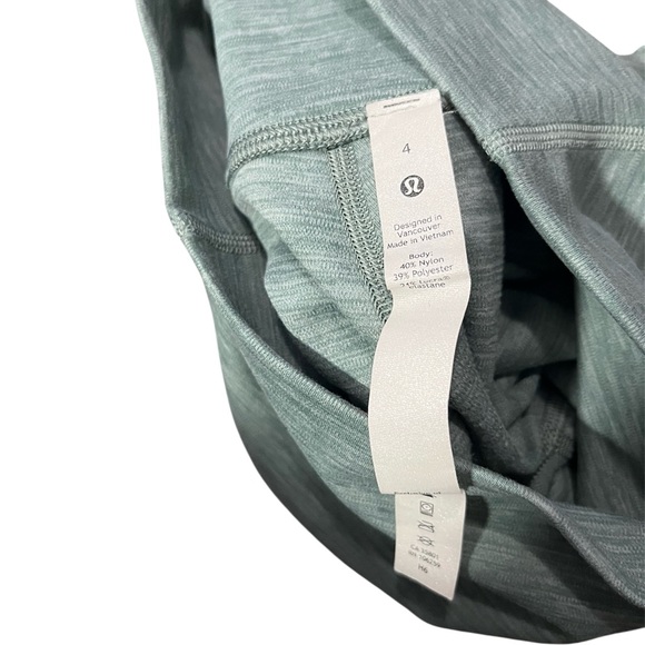 Size 4 Lululemon Align short 8”, Heathered tidal wave - Picture 3 of 3